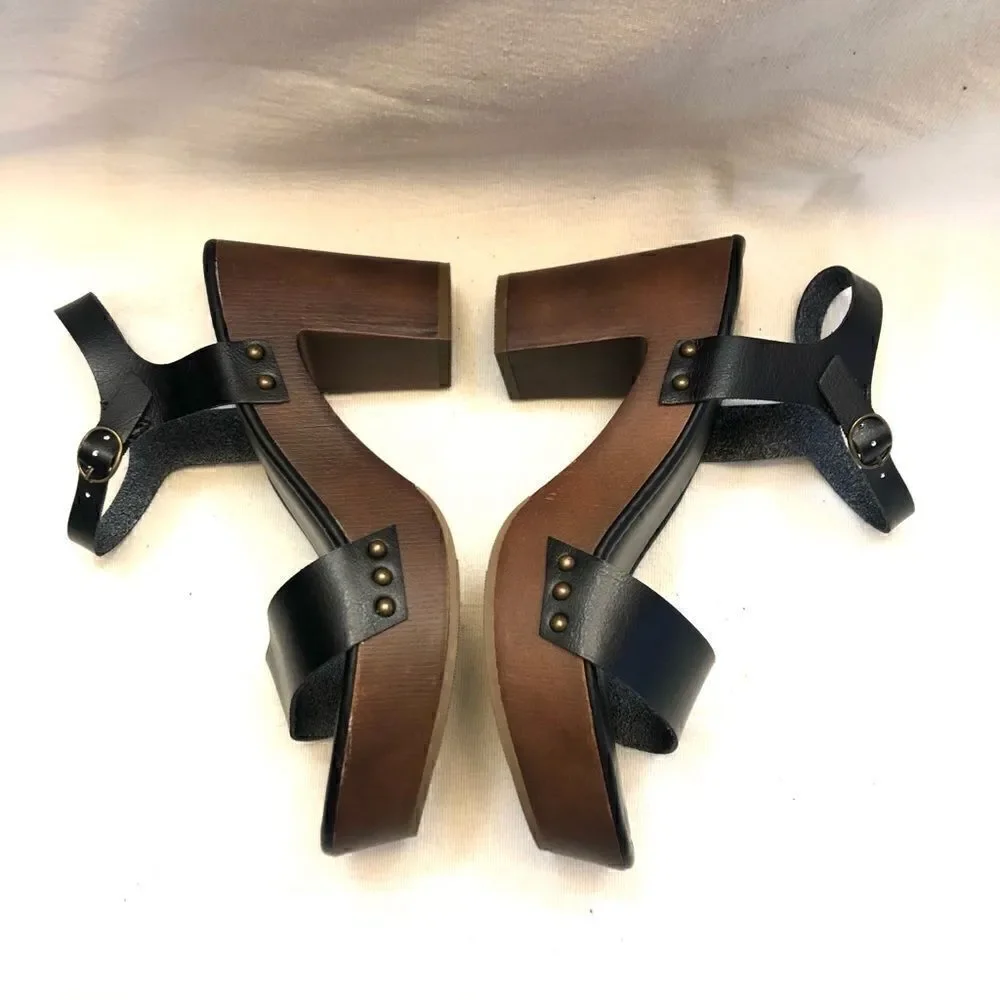 Torrid womens wood grain platform heels sandals size 10.5 W